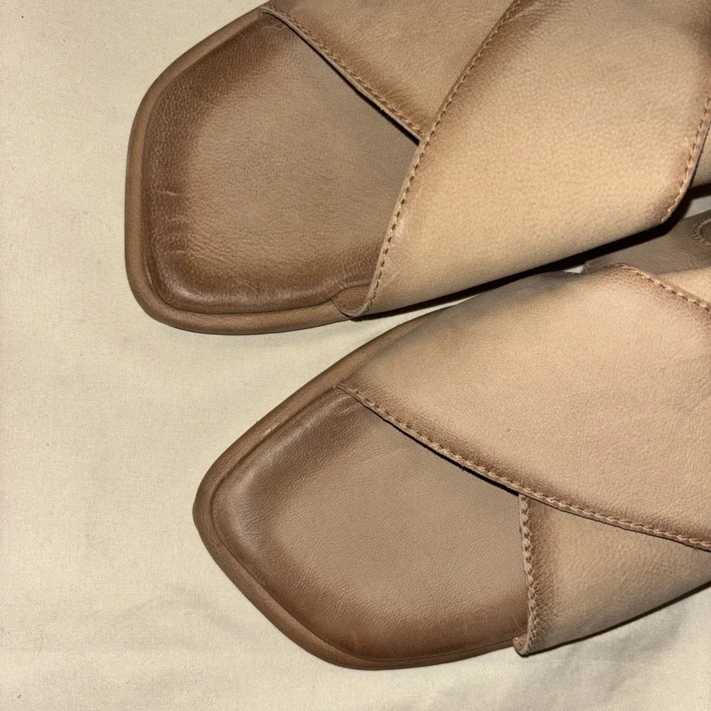 New Diba True 10 Venture Some Beige Sandals Ankle Strap Leather Cross Band Flats